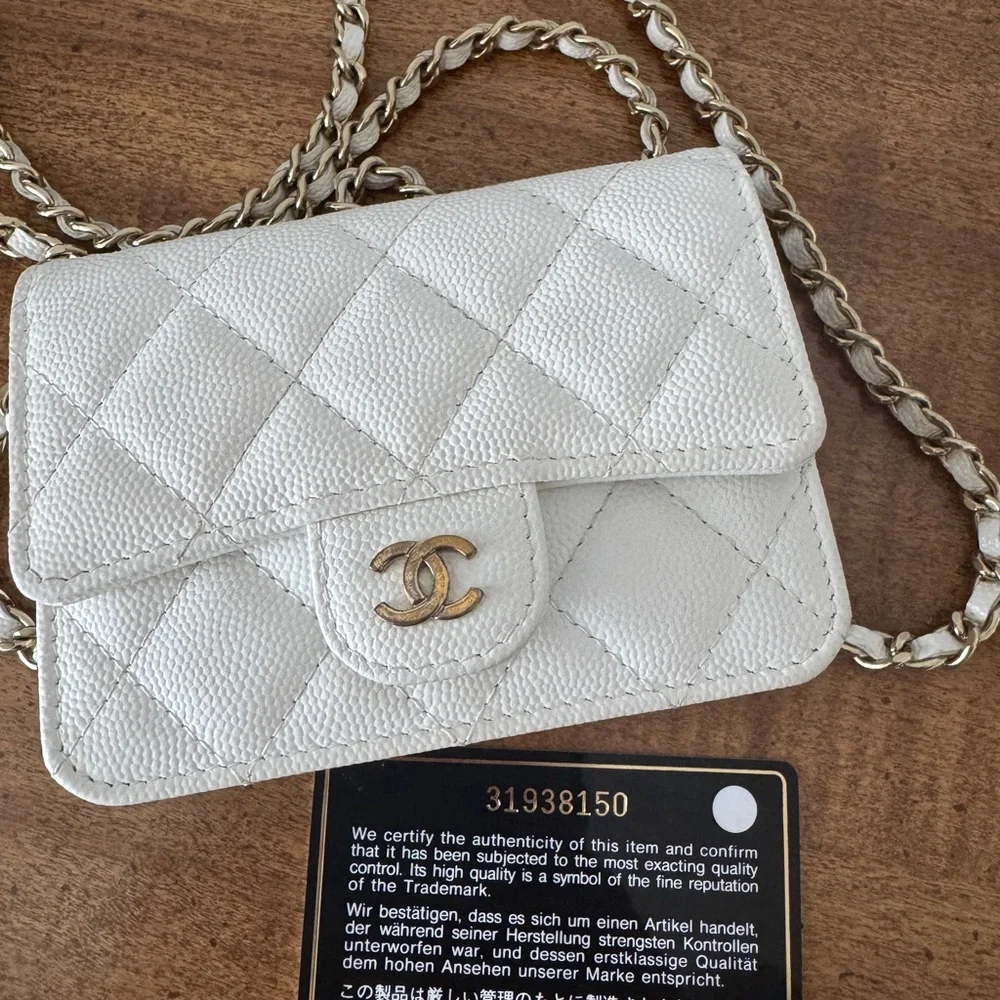 CHANEL White Caviar Leather cardholder on chain - Picture 15 of 15